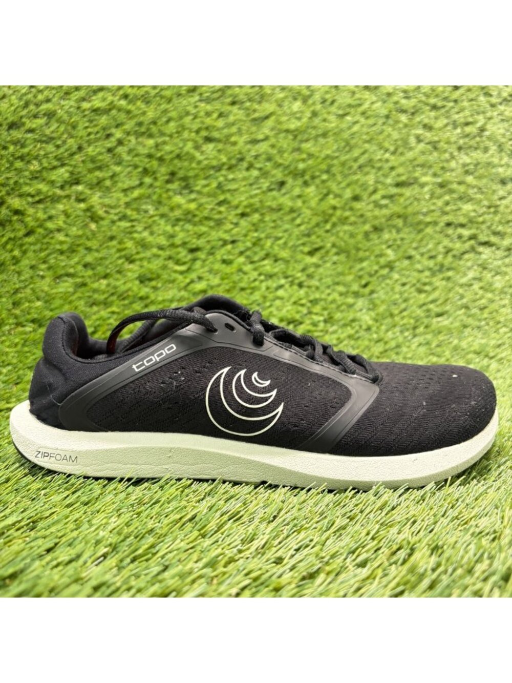 Topo ST-5 Womens Size 7 Black White Athletic Running Walking Shoes Sneakers